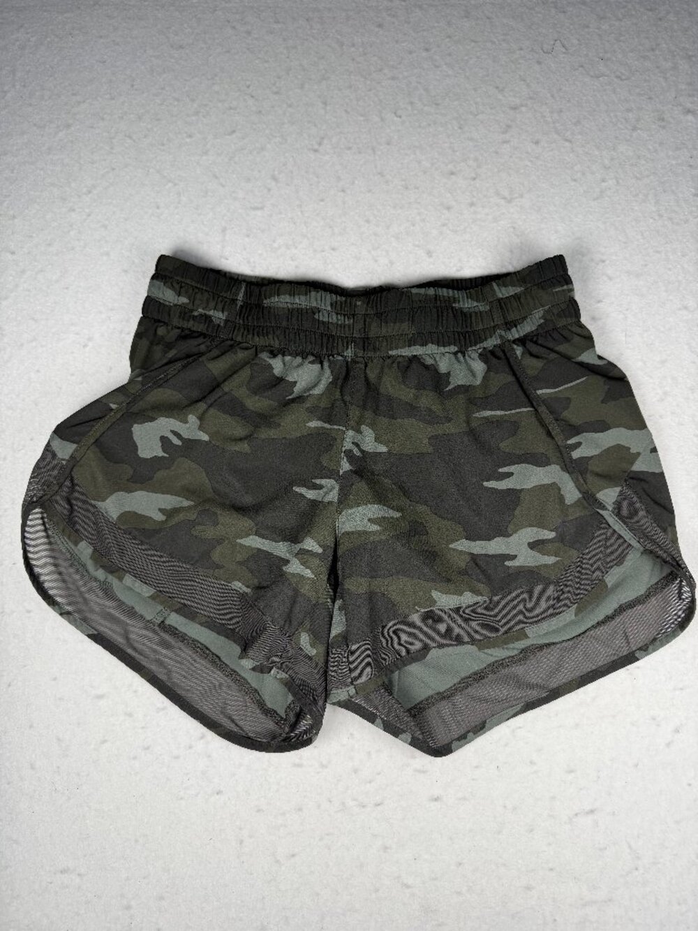 Athleta Printed Mesh Racer Run Short 4" Camo Green Black Women's Size XXS EUC